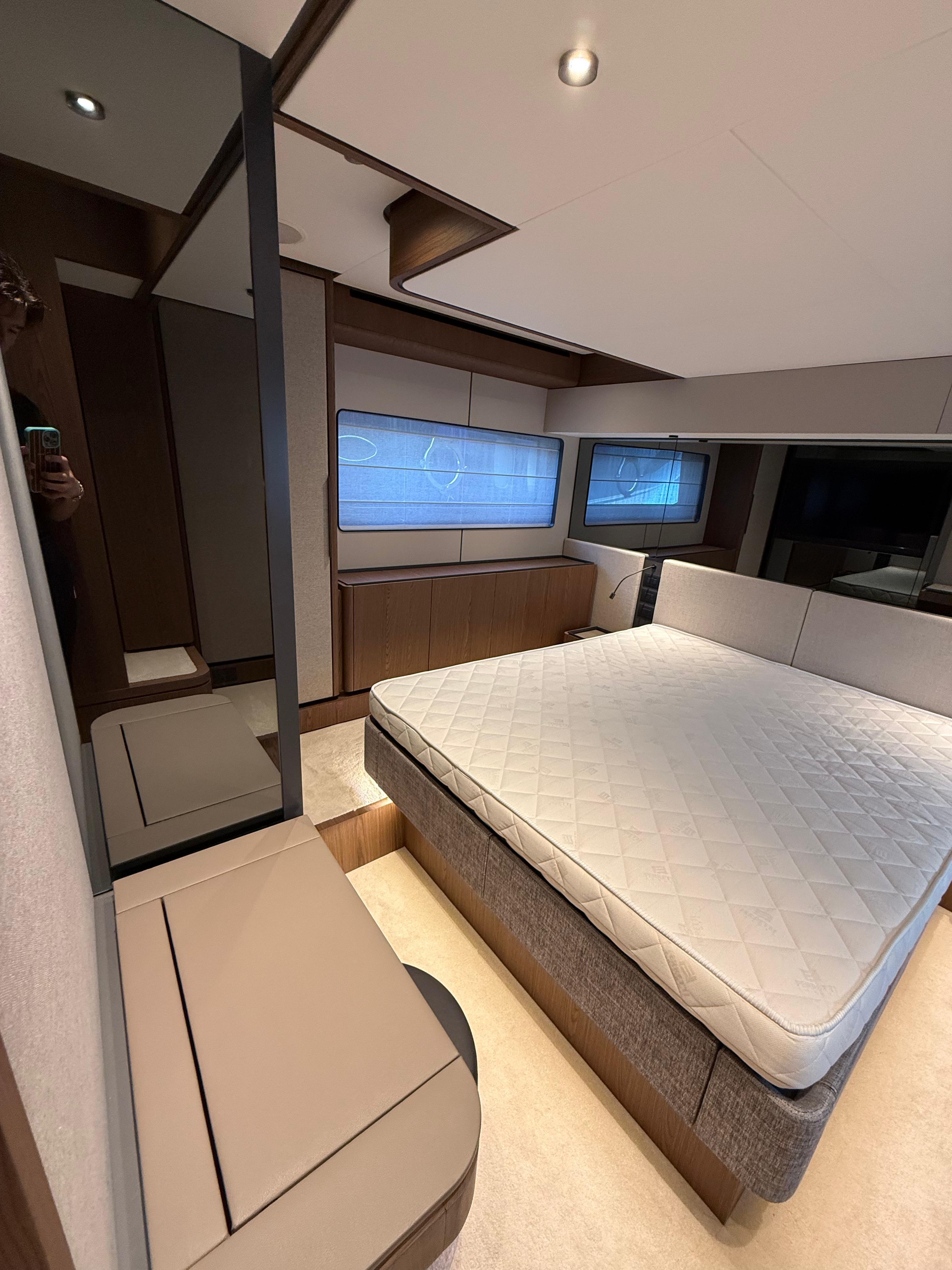 2023 FERRETTI YACHTS 580 